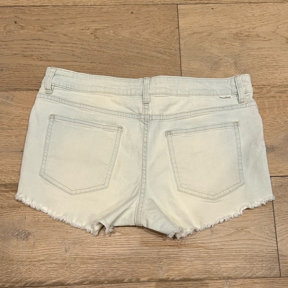 Billabong Light Wash Button Front Jean Shorts - Size 30 - Picture 2 of 3